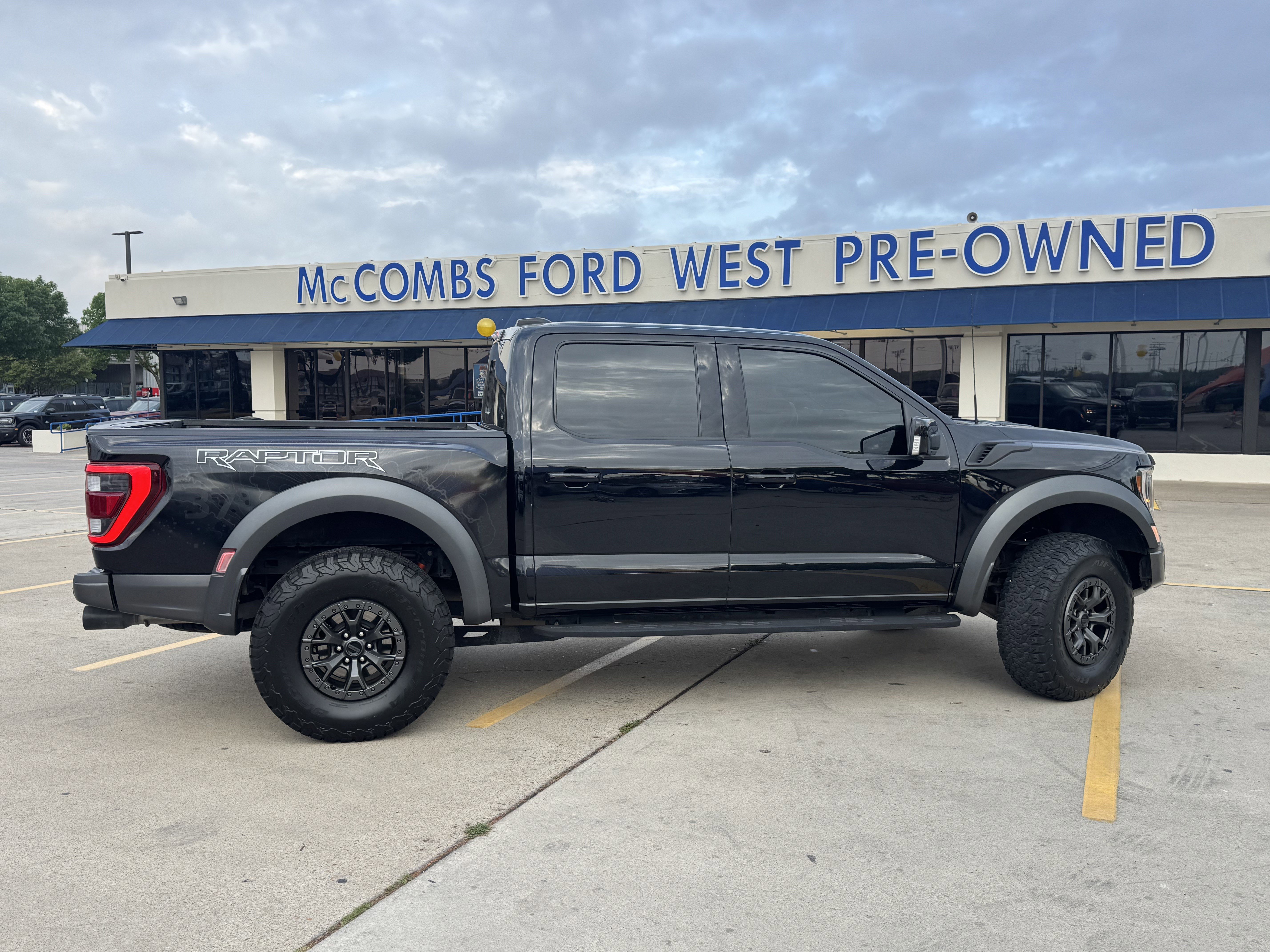 Certified 2022 Ford F150 Raptor w/ Raptor 37 Performance Package image 3