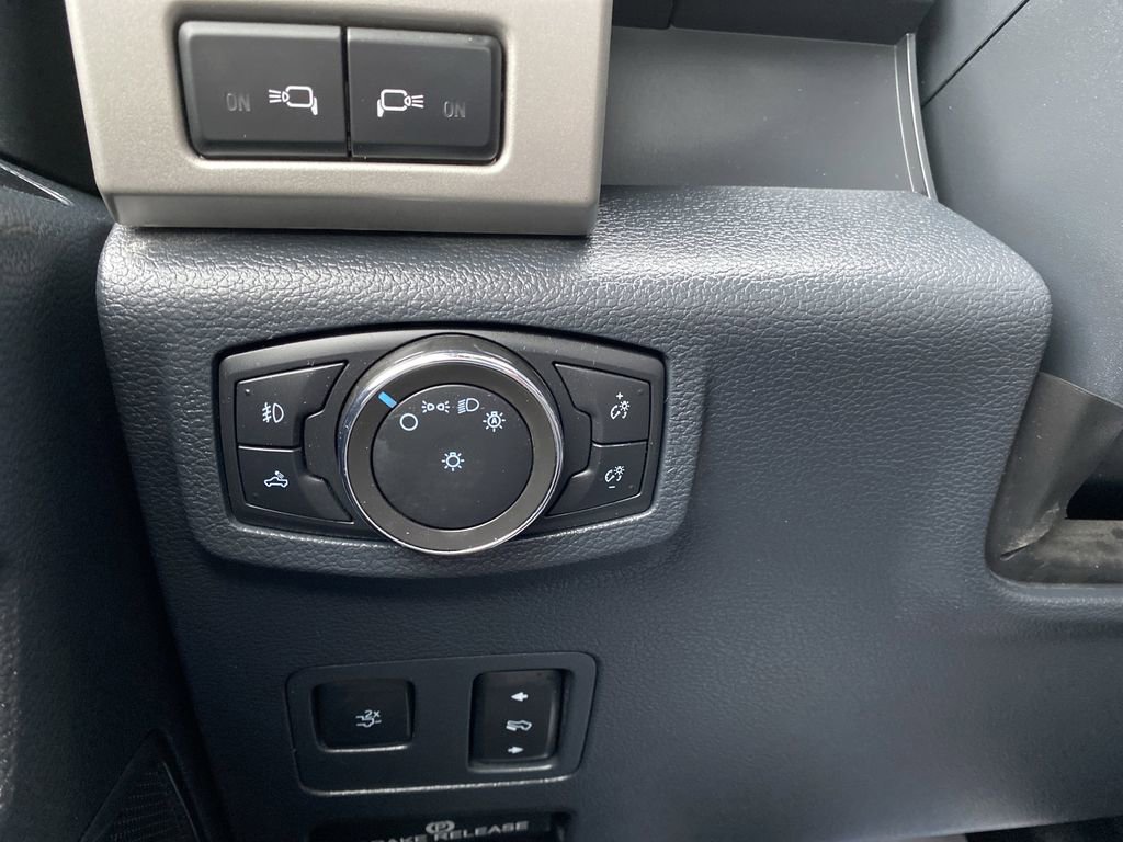 Certified 2022 Ford F350 Lariat w/ Tremor Off-Road Package image 32