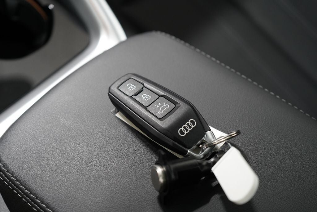 Used 2025 Audi Q5 Premium w/ Convenience Package AWD/4WD image 26