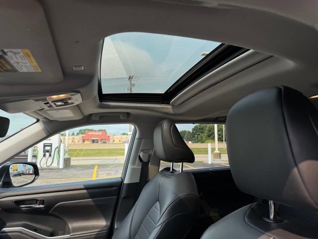 Used 2020 Toyota Highlander XLE AWD/4WD image 8