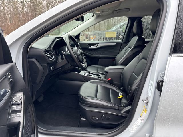 Certified 2025 Ford Escape Platinum AWD/4WD image 32