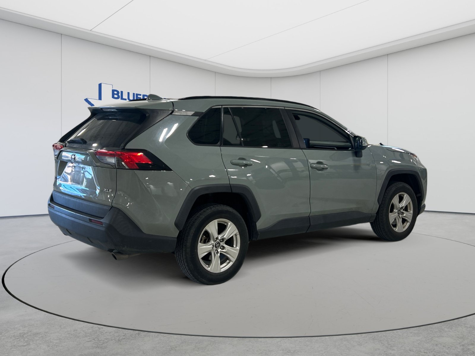 Used 2021 Toyota RAV4 XLE FWD image 5