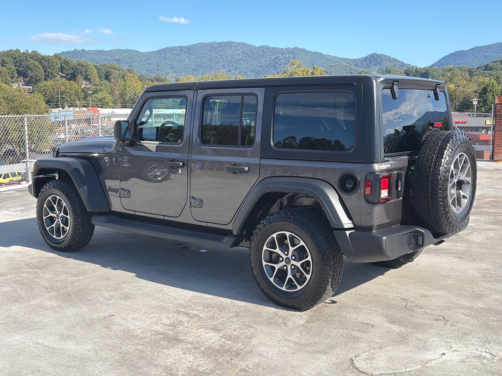 Used 2024 Jeep Wrangler Unlimited Sport AWD/4WD image 5