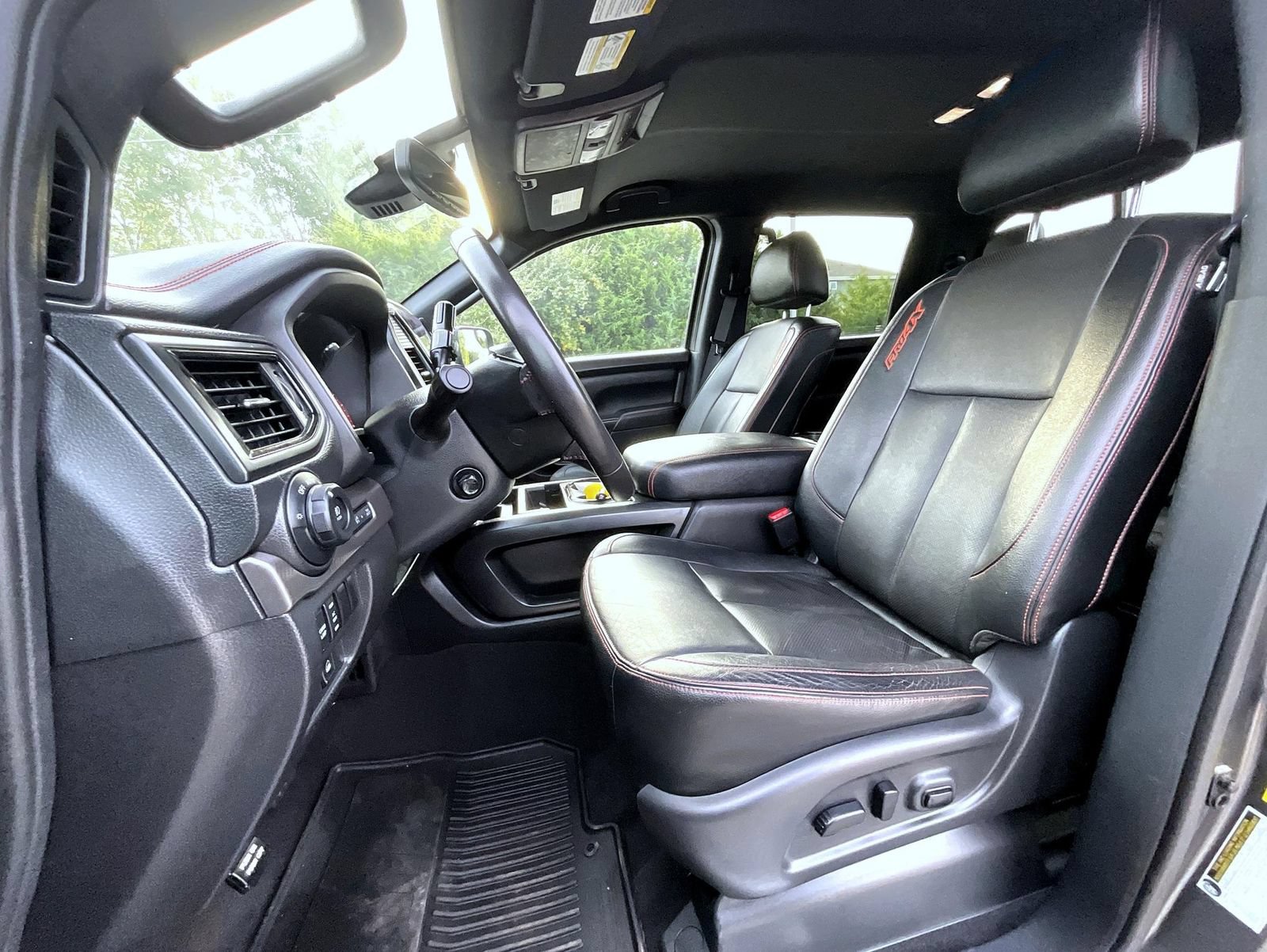 Used 2021 Nissan Titan PRO-4X w/ Pro-4x Convenience Package AWD/4WD image 10