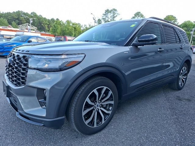 Certified 2025 Ford Explorer ST-Line RWD image 7