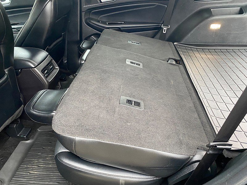 Certified 2018 Ford Edge Titanium w/ Technology Package image 41