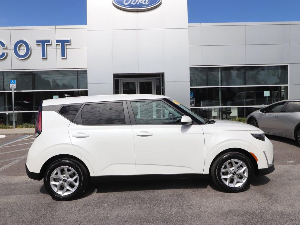 Used 2025 Kia Soul LX w/ LX Technology Package image 6