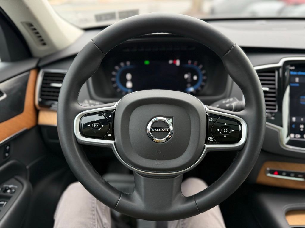 Used 2023 Volvo XC90 B6 Plus image 16