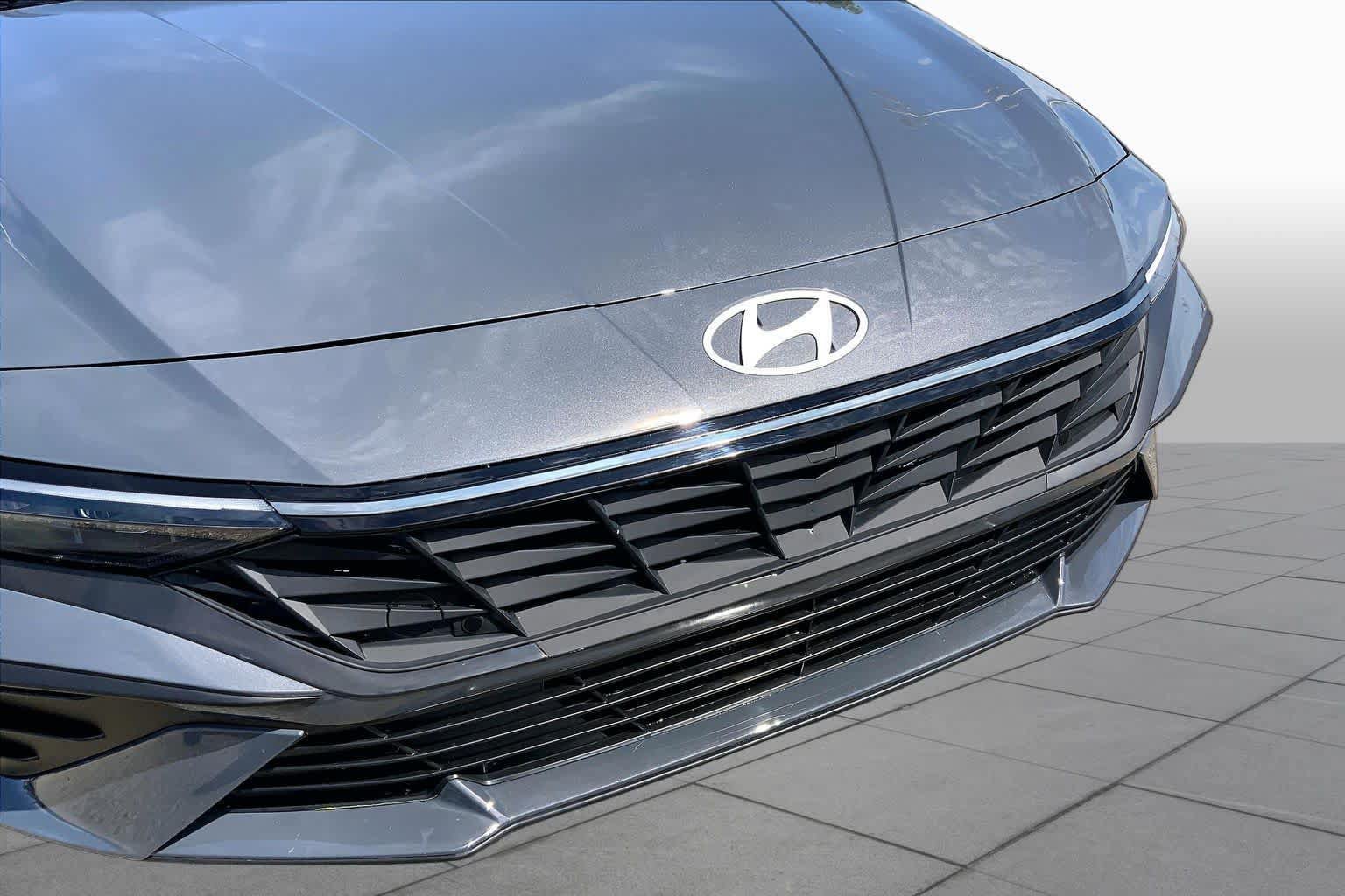 Used 2026 Hyundai Elantra Sport FWD image 28