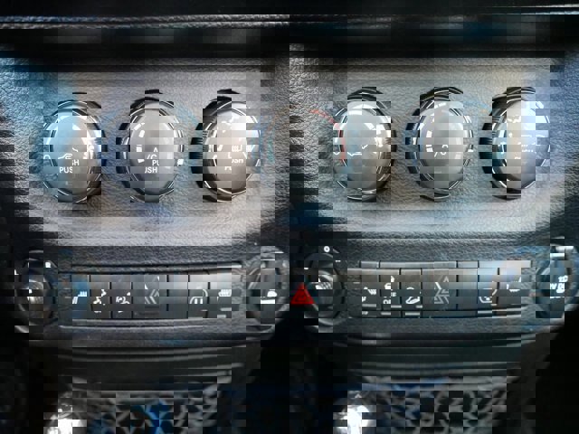 Used 2017 Jeep Wrangler Unlimited Rubicon w/ Connectivity Group image 26