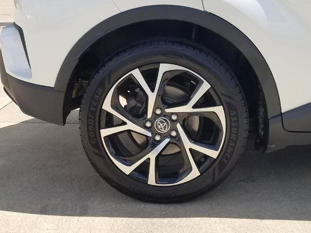 Used 2019 Toyota C-HR XLE FWD image 24
