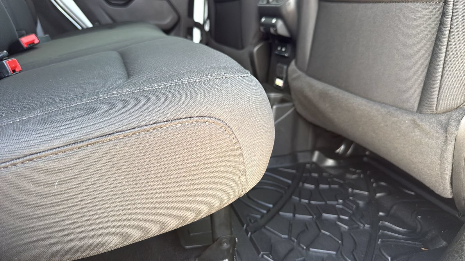 Used 2023 Jeep Wrangler Unlimited Sahara AWD/4WD image 26