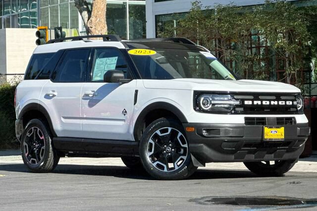 Certified 2023 Ford Bronco Sport Outer Banks w/ Tech Package AWD/4WD image 2