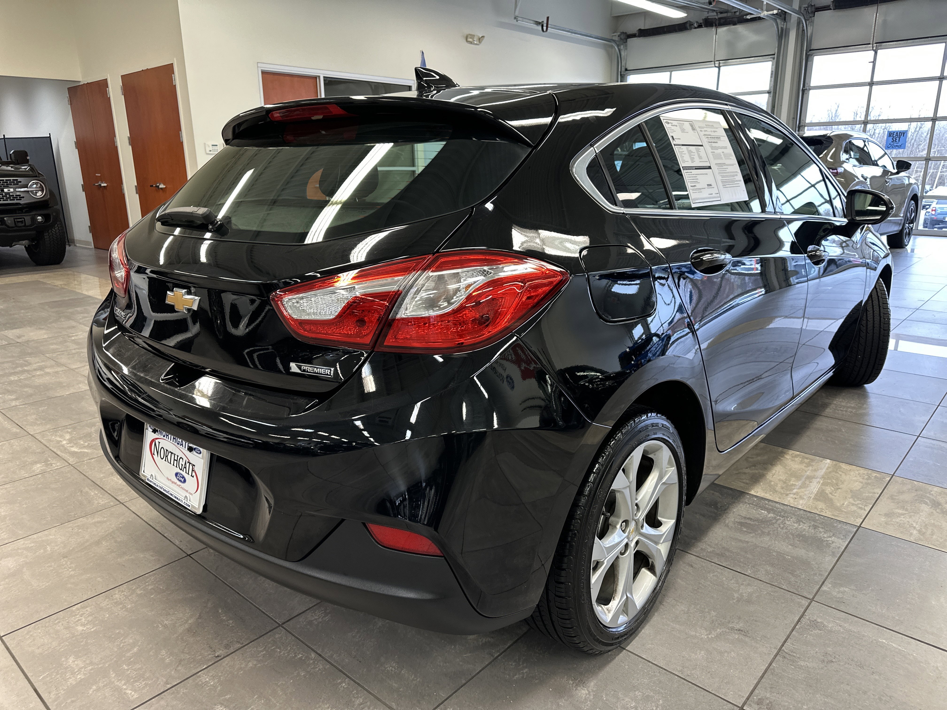 Used 2018 Chevrolet Cruze Premier image 12