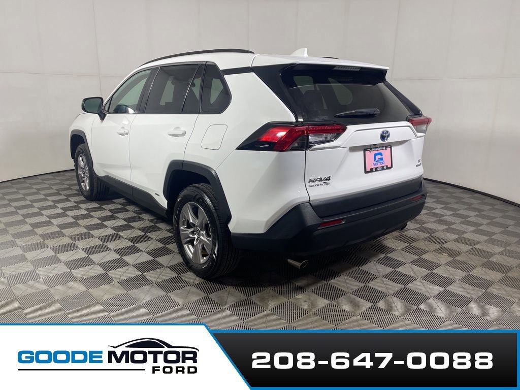 Used 2022 Toyota RAV4 LE image 3