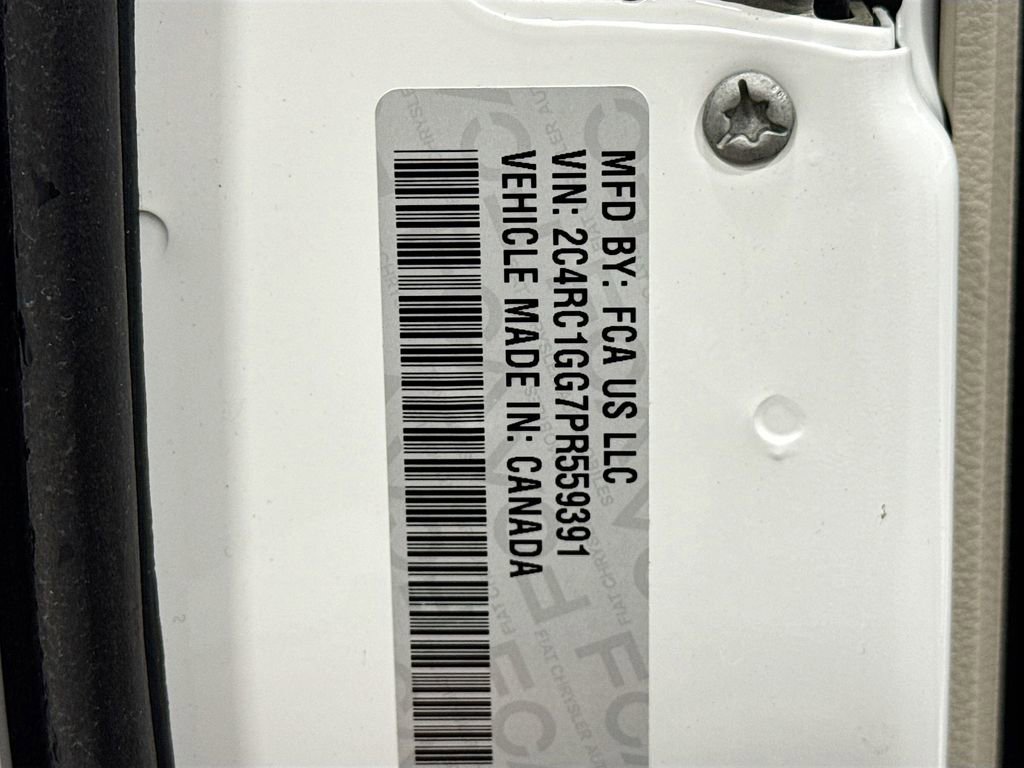 Used 2023 Chrysler Pacifica Limited FWD image 25