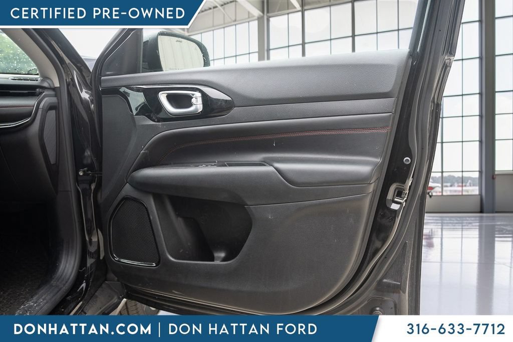 Used 2022 Jeep Compass Trailhawk w/ Trailhawk Convenience Group AWD/4WD image 32