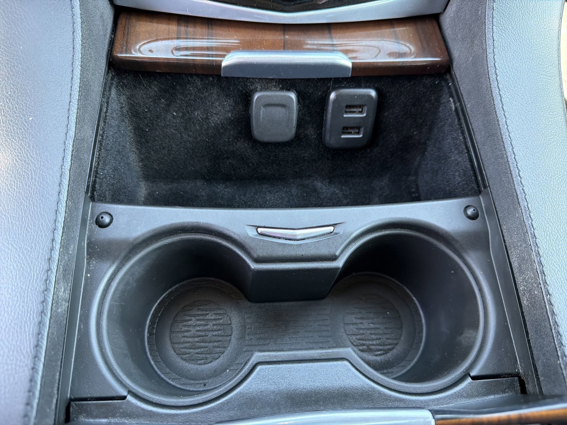 Used 2020 Cadillac Escalade Luxury w/ Escalade Sport Edition AWD/4WD image 18