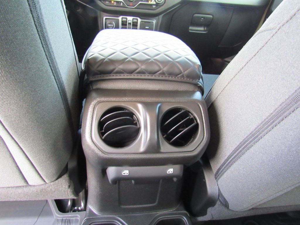 Used 2025 Jeep Wrangler Unlimited Sport AWD/4WD image 20