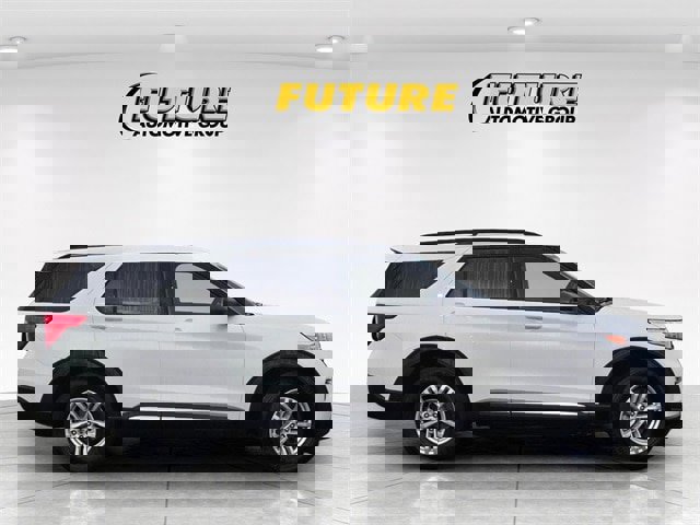 Certified 2023 Ford Explorer XLT w/ Equipment Group 202A image 3