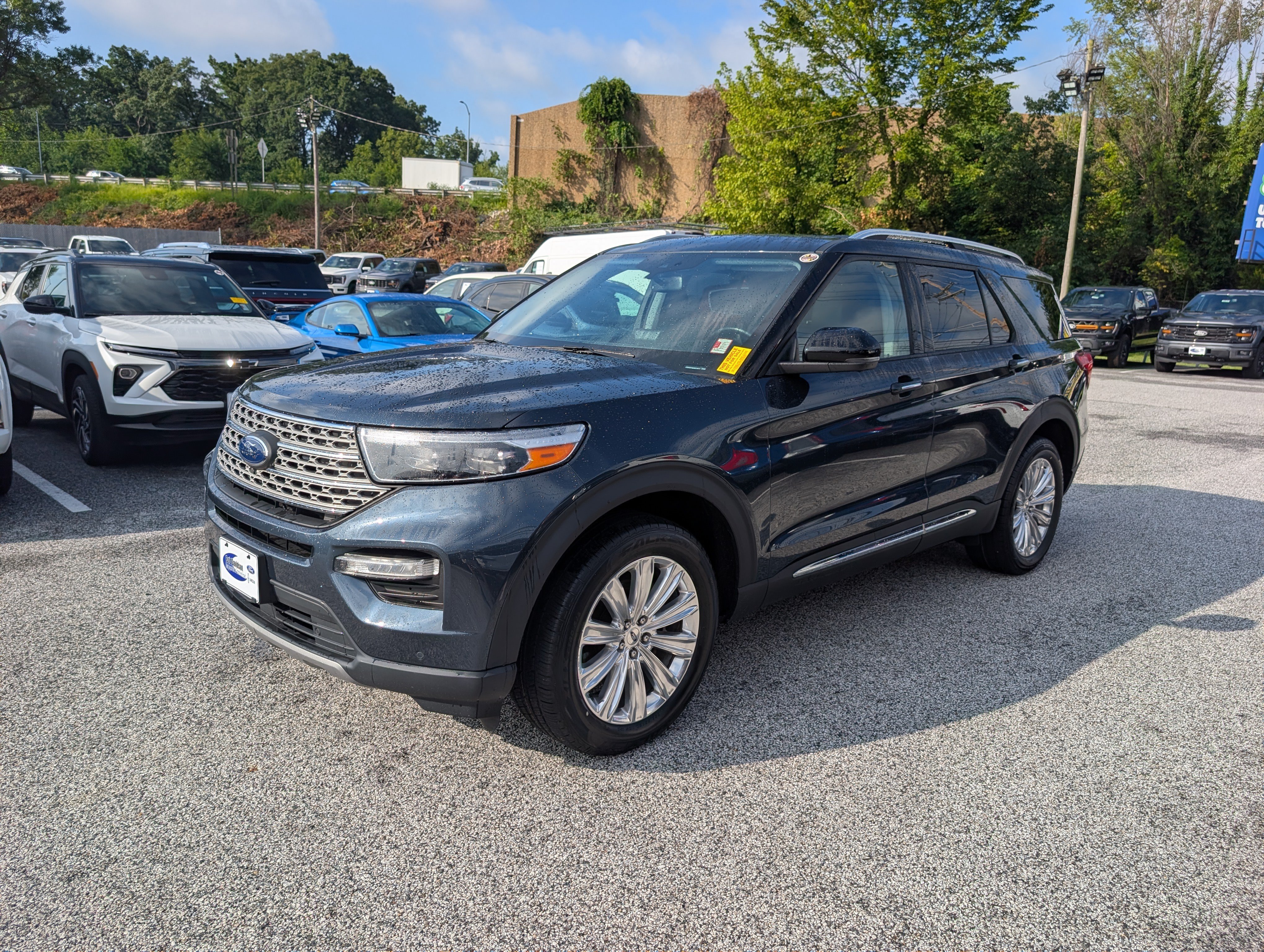 Certified 2022 Ford Explorer Limited w/ Limited Technology Package AWD/4WD image 2
