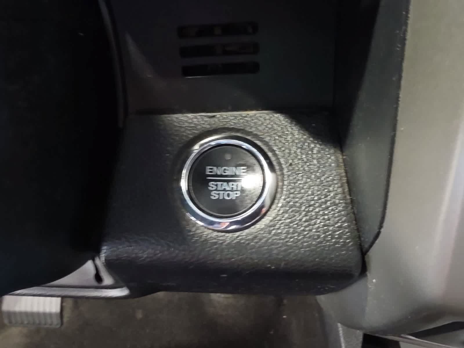 Certified 2019 Ford F150 Lariat w/ Equipment Group 502A Luxury AWD/4WD image 25