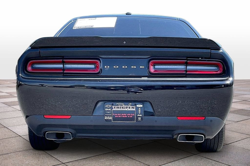 Used 2022 Dodge Challenger R/T RWD image 4