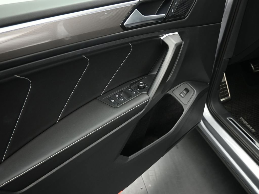 Used 2024 Volkswagen Tiguan SE R-Line image 35