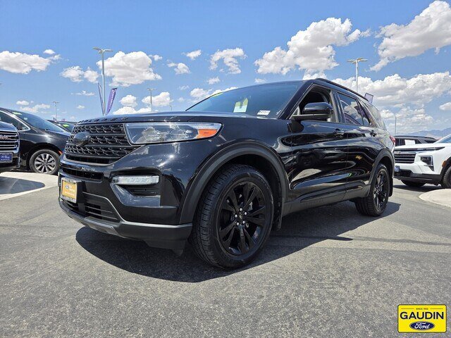 Certified 2023 Ford Explorer XLT w/ Equipment Group 202A AWD/4WD image 3