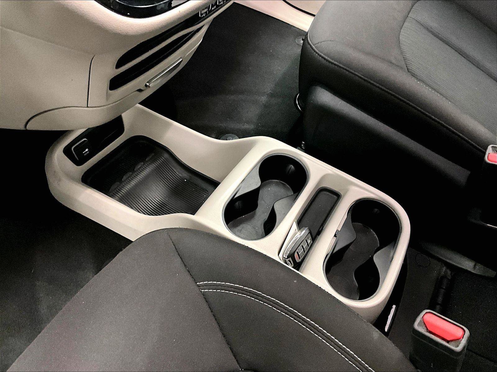 Used 2023 Chrysler Voyager LX image 16