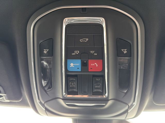 Used 2023 Jeep Grand Cherokee Altitude image 28