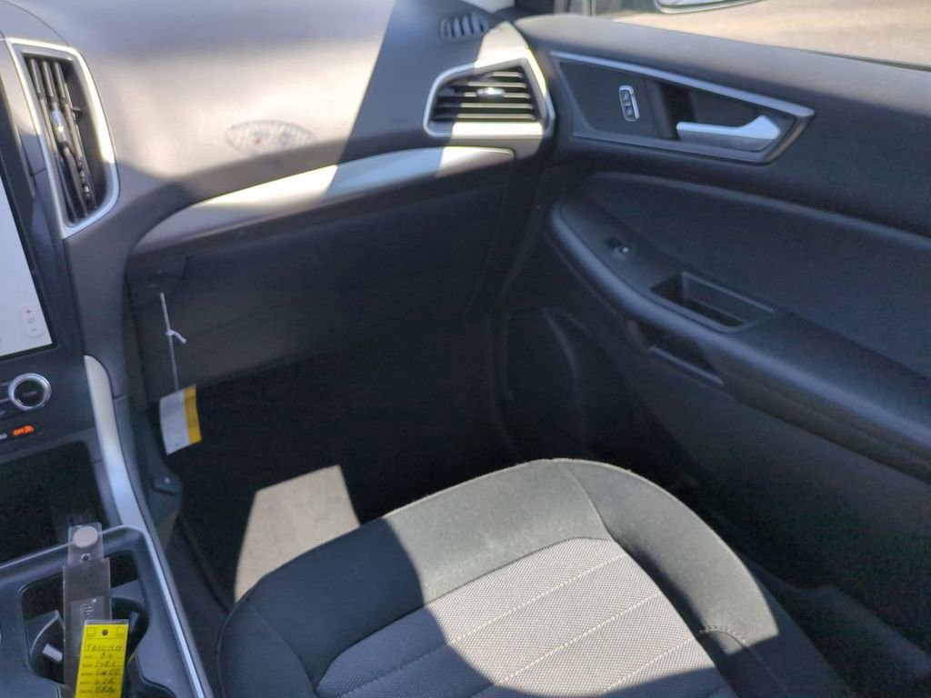Certified 2024 Ford Edge SE image 18