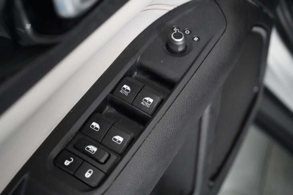 Used 2025 Jeep Compass Limited AWD/4WD image 19