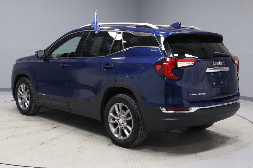 Used 2022 GMC Terrain SLT image 3