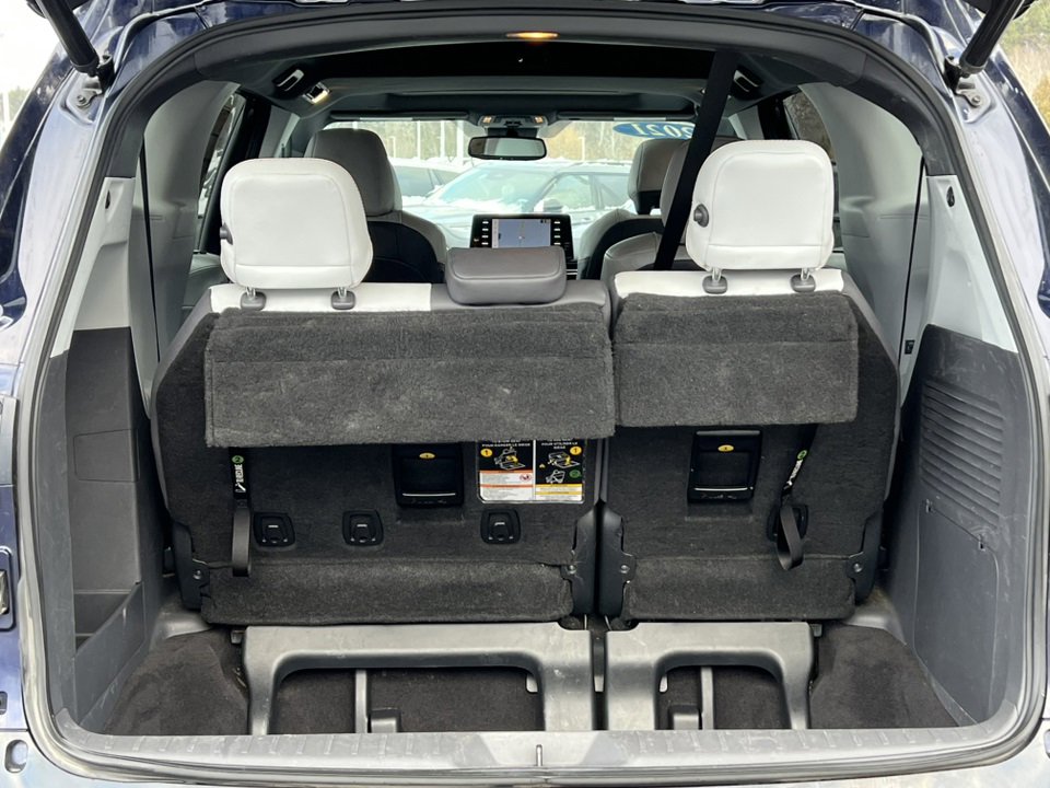 Used 2021 Toyota Sienna XSE image 33