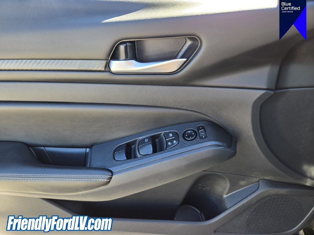 Used 2025 Nissan Altima 2.5 SV FWD image 21