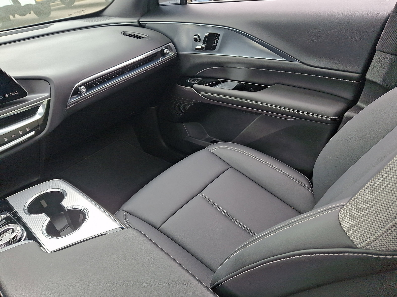 Used 2024 Cadillac Lyriq Tech w/ Driver Assist Package image 15