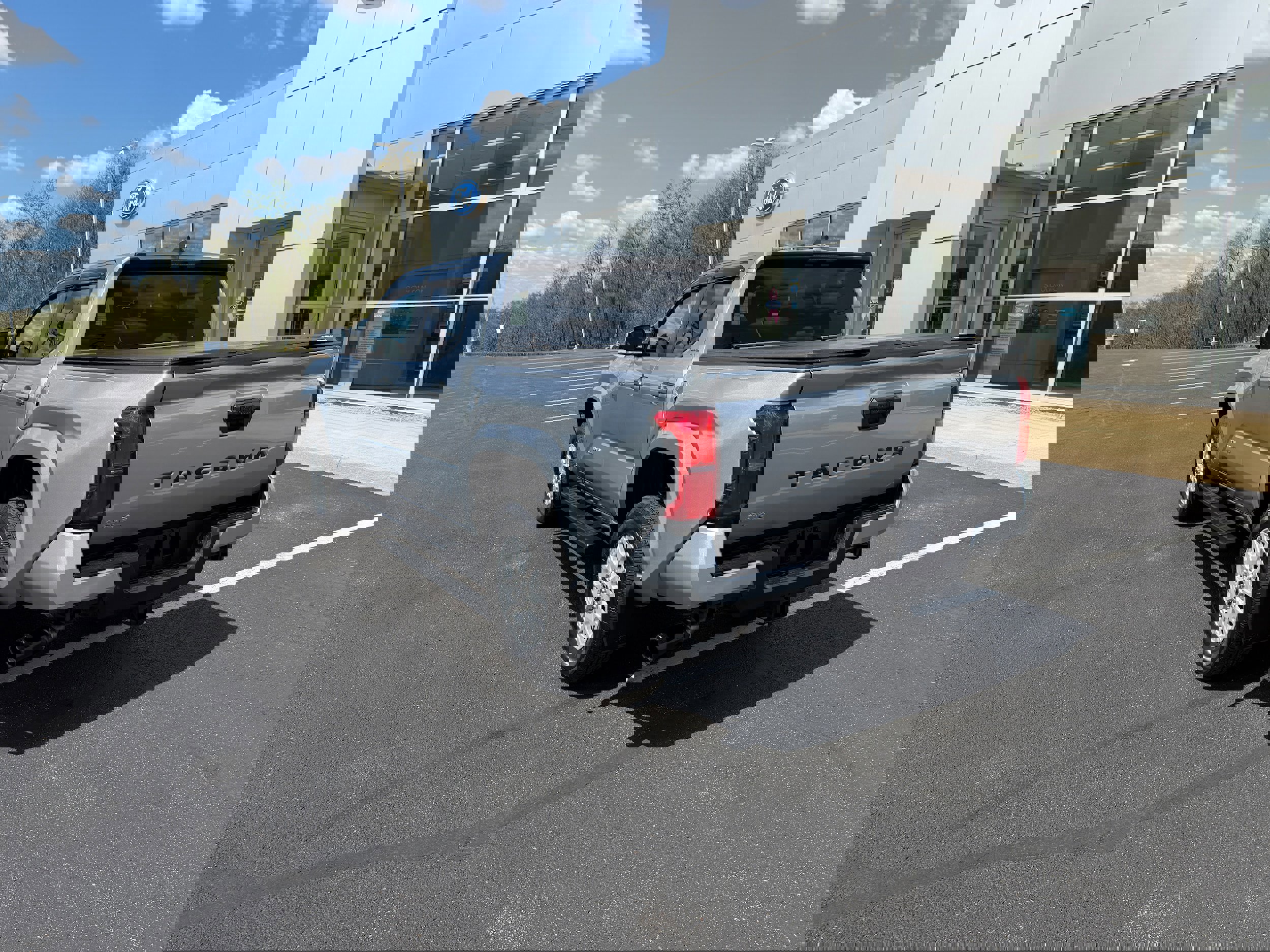 Used 2025 Toyota Tacoma SR5 image 5