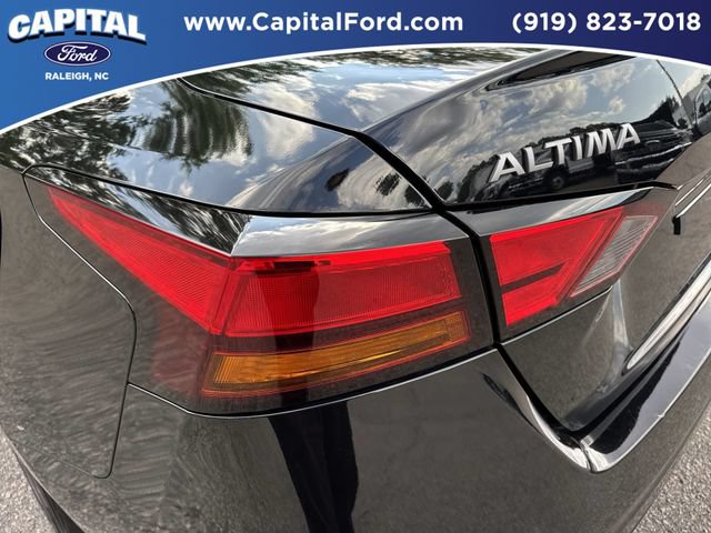 Used 2025 Nissan Altima 2.5 SV FWD image 15
