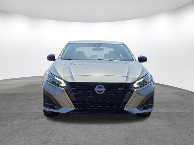Used 2024 Nissan Altima 2.5 SR FWD image 2