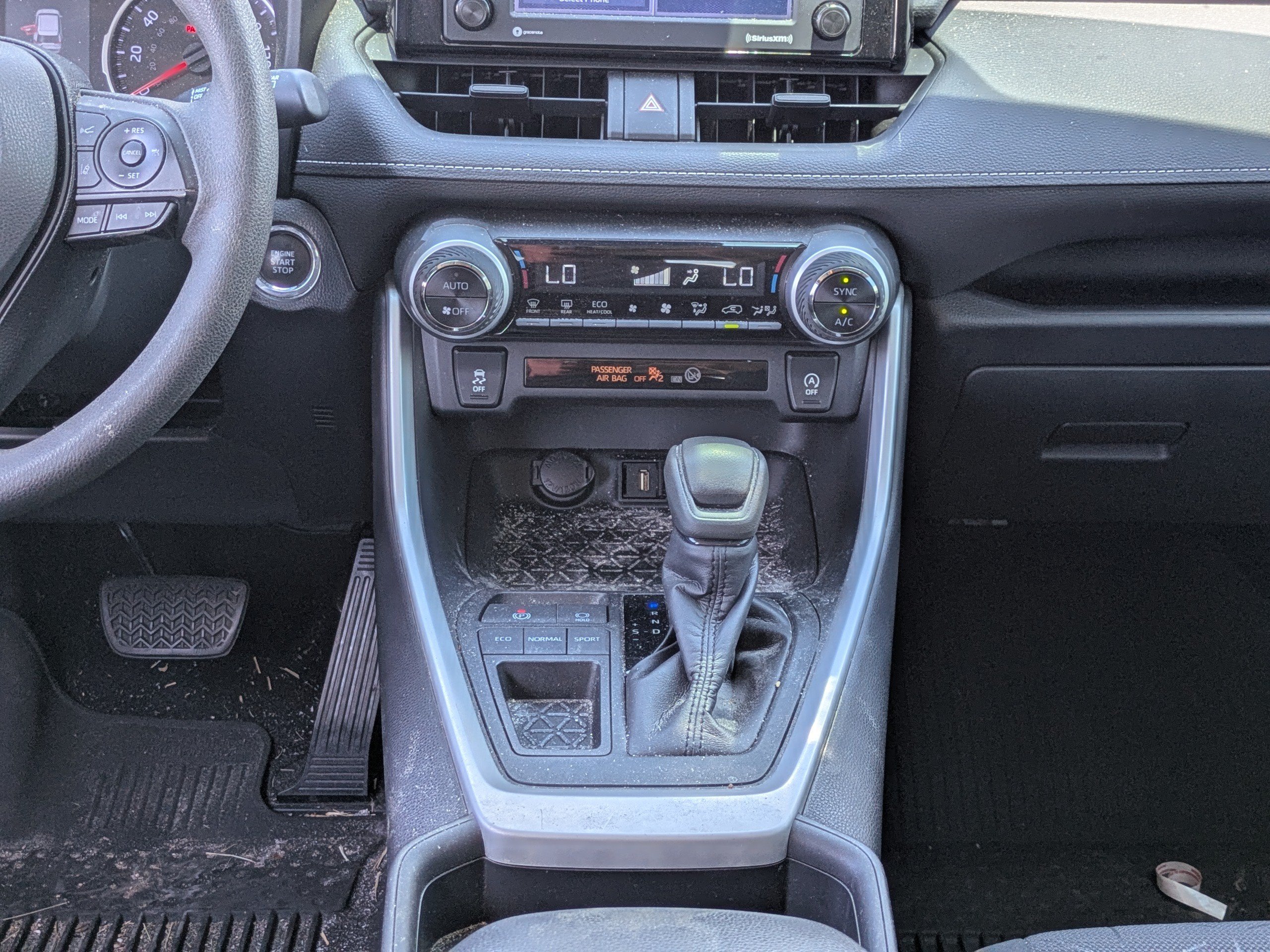 Used 2020 Toyota RAV4 XLE w/ Convenience Package FWD image 18