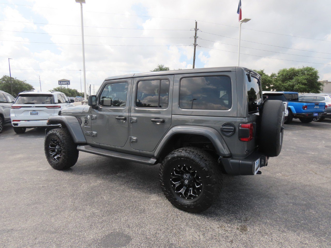 Used 2020 Jeep Wrangler Unlimited Sahara AWD/4WD image 16