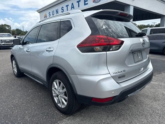 Used 2020 Nissan Rogue SV FWD image 2