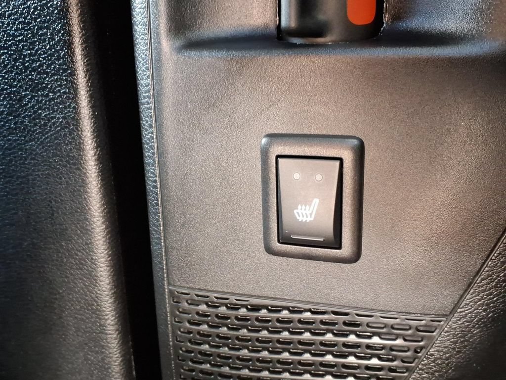 Used 2025 Chrysler Pacifica Limited FWD image 18