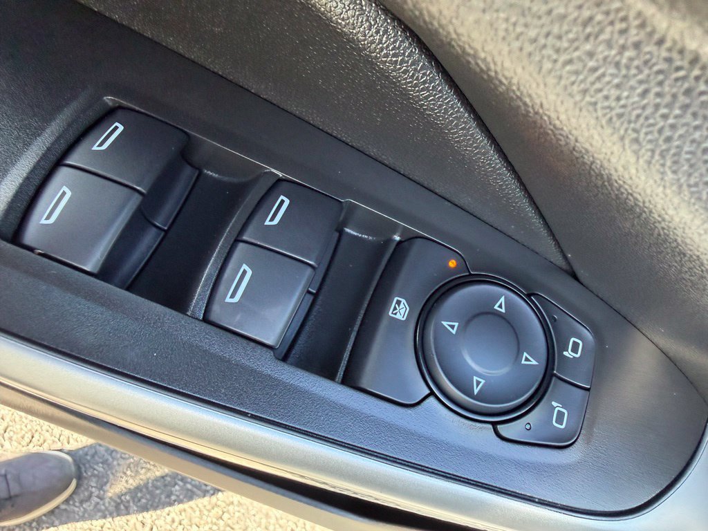 Used 2025 Chevrolet Trax RS FWD image 26