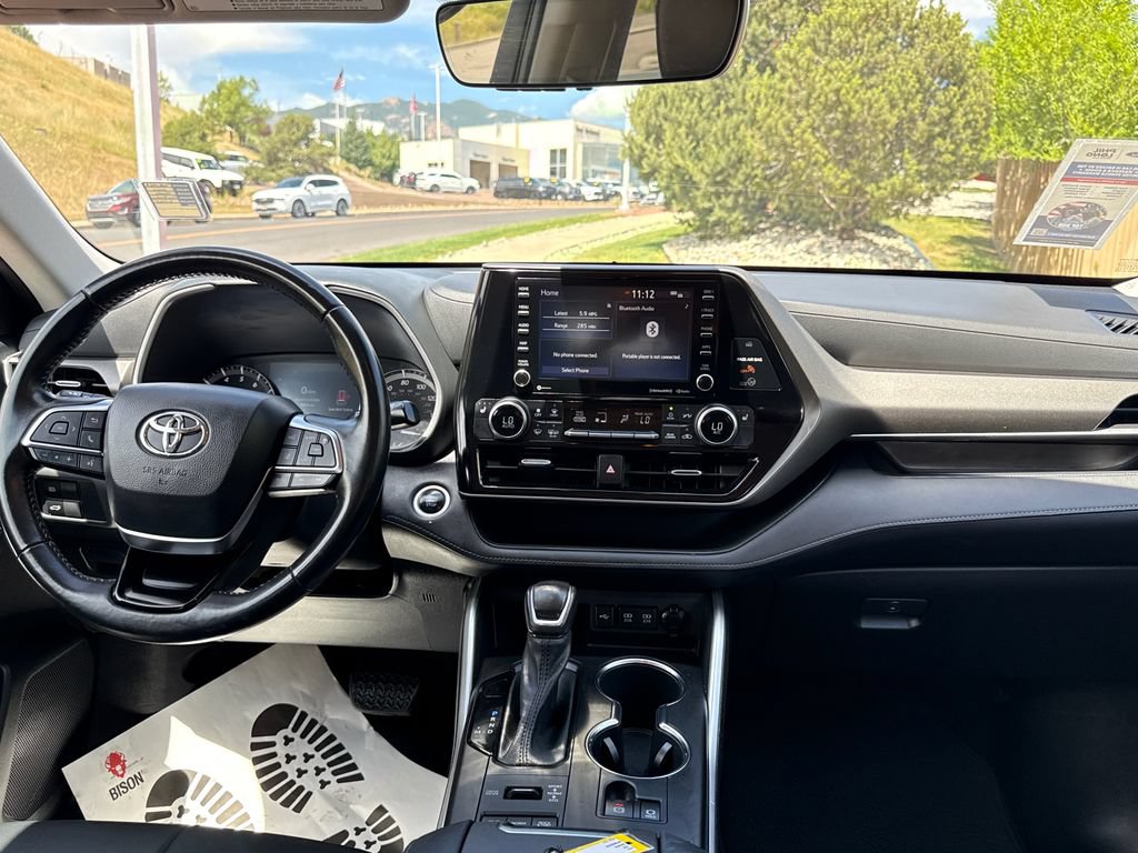 Used 2021 Toyota Highlander XLE AWD/4WD image 30