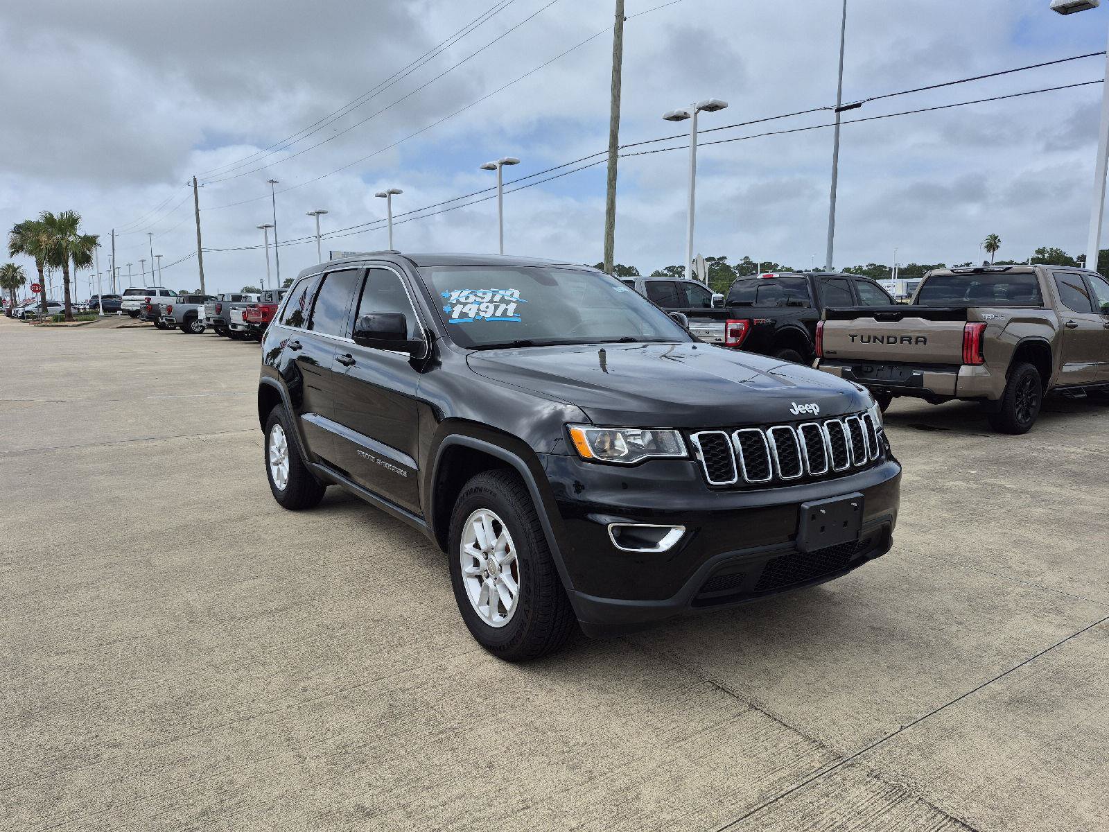 Used 2019 Jeep Grand Cherokee Laredo AWD/4WD image 15