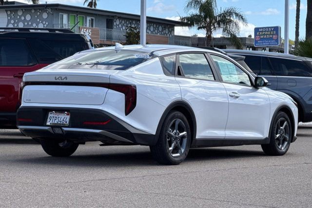 Used 2025 Kia K4 LXS image 3