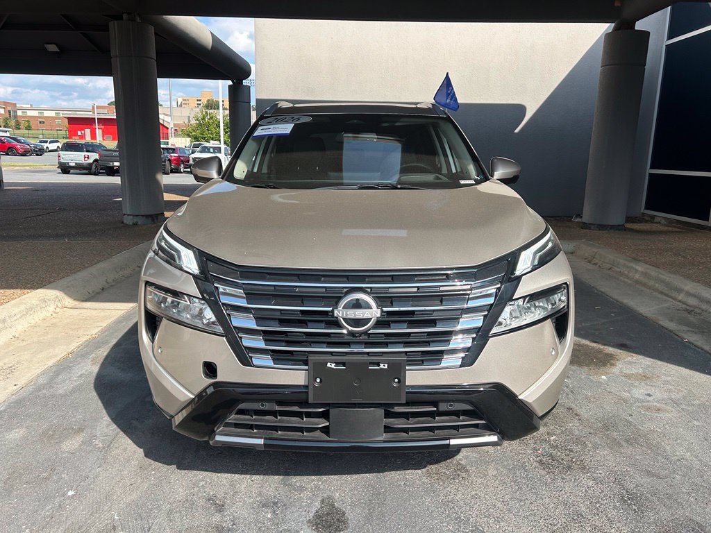 Used 2026 Nissan Rogue Platinum w/ Platinum Premium Package AWD/4WD image 2