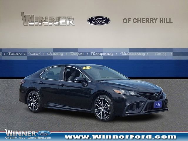 Used 2024 Toyota Camry SE FWD image 1